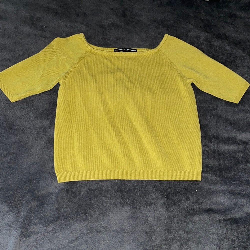 Medium gold knit Company Ellen Tracy cropped 3/4 sleeve shirt